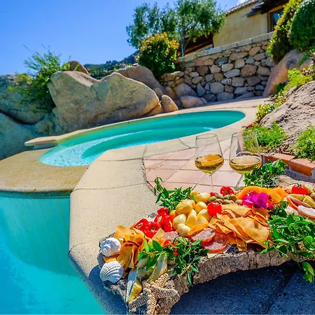 فيلة Sardinia Family - Carmen With Sea View And Pool بورتو كيرفو