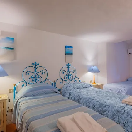 Sardinia Family - Carmen With Sea View And Pool فيلة